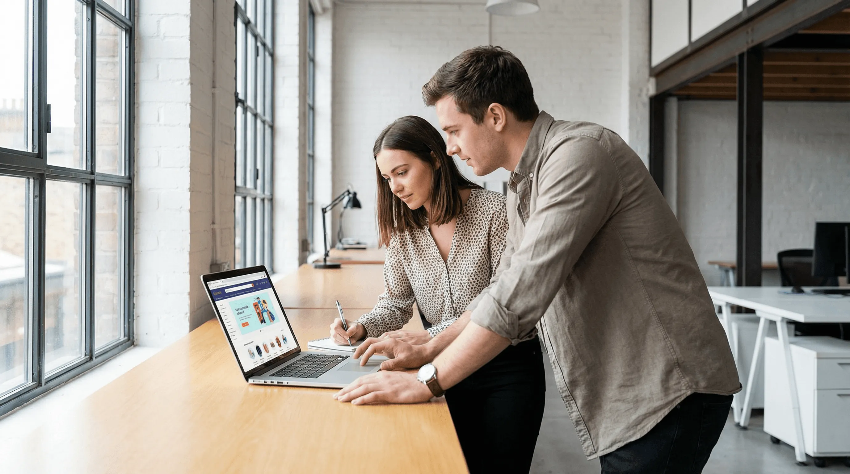 Team von digitalsprung bei der Arbeit an einem Kundenprojekt