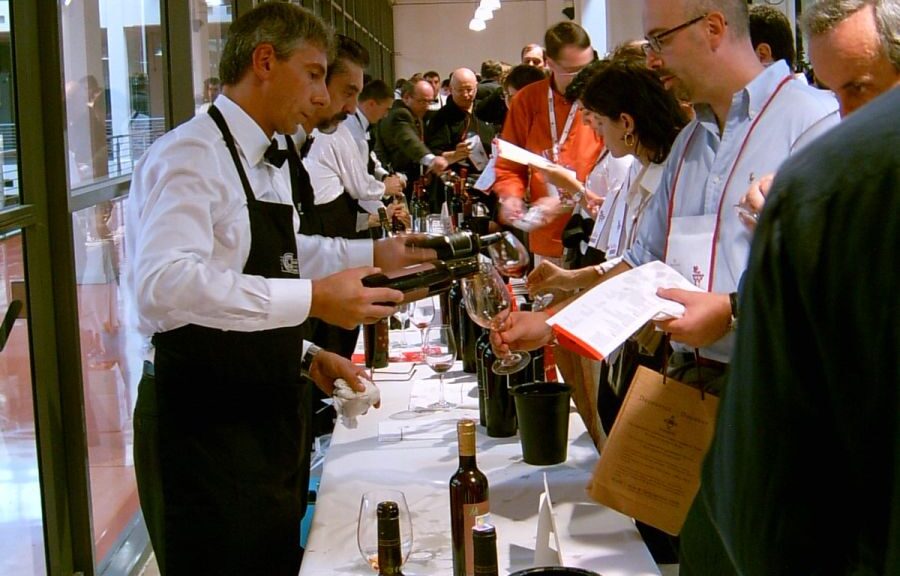 Traditionell handwerklich gemachte Naturweine erwarten die Besucher auf der WeinDüsseldorfFrühlung 2024 am 24. Und 25. Februar in der Düsseldorfer Rheinterrasse ©weberMESSE