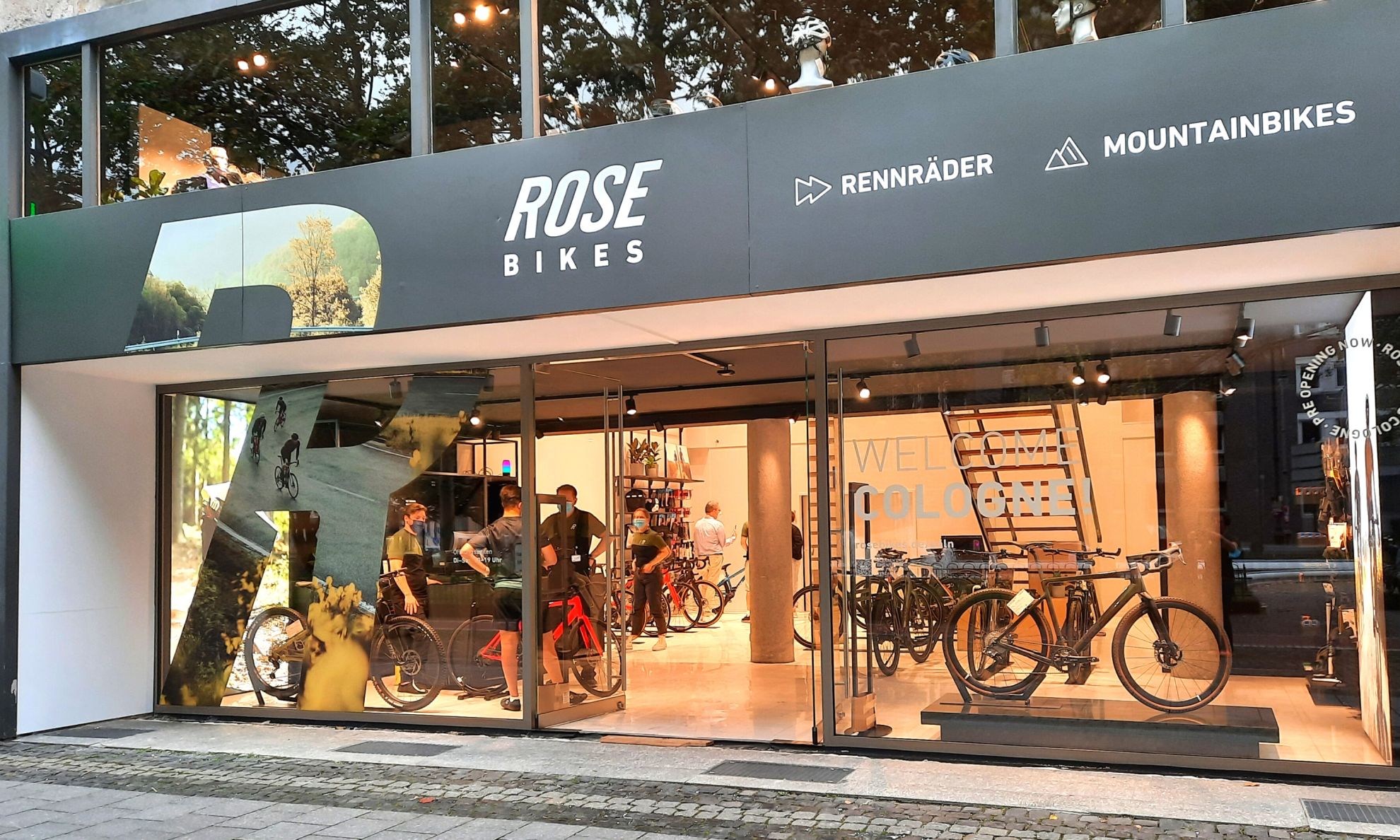 Mitte September fand die erste Teilöffnung des neuen Rose-Stores am Kaiser-Wilhelm-Ring in der Kölner Innenstadt statt