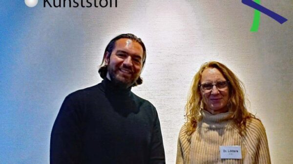 Alexander Miller (Kompetenzzentrum Kunststoff) und Dr. Christine Lötters (Kunststoff-Initiative Bonn/Rhein-Sieg)