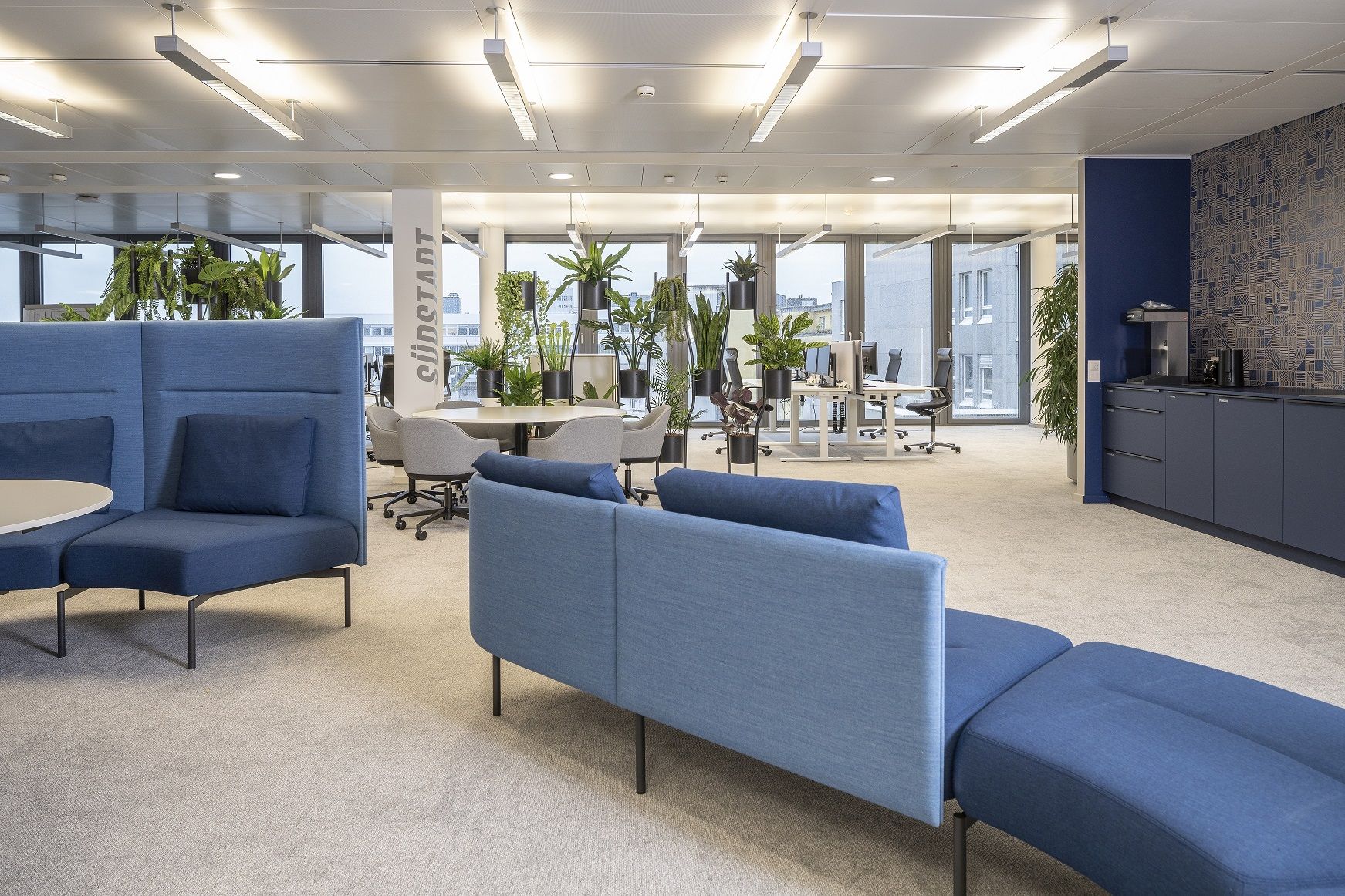 Die Hälfte der neu gestalteten Bürofläche von Drees & Sommer im Kölner Büro- und Geschäftshaus Westgate ist auf kollaboratives Arbeiten ausgelegt. Das Konzept stammt von den hauseigenen New Work-Experten.