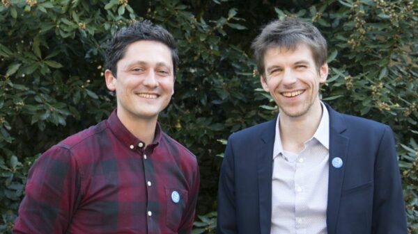 Die Yousign-Gründer Luc Pallavidino und Antoine Louiset – ihre elektronische Signatur verhilft Personalabteilungen zu Effizienzgewinnen