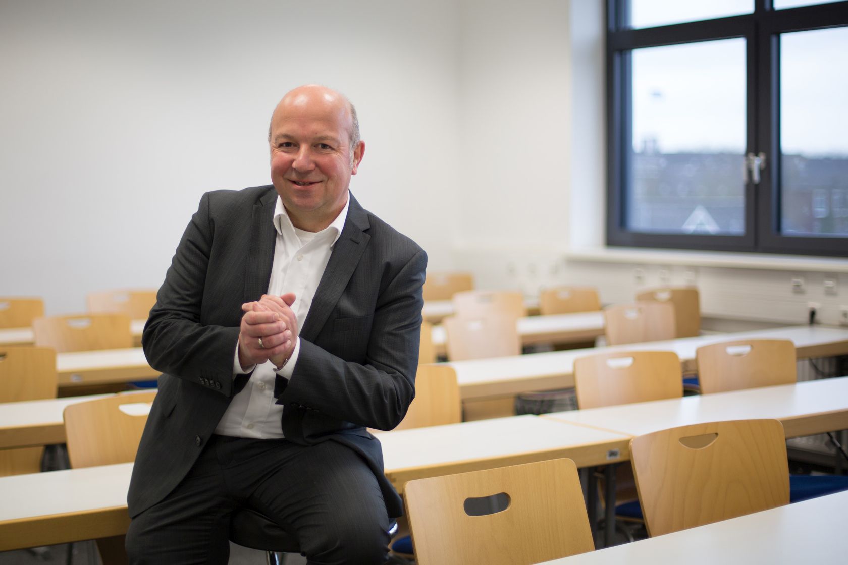 Prof. Dr. Wolfgang Buchholz lehrt Organisation und Logistik am Fachbereich Wirtschaft der FH Münster, der Münster School of Business (MSB), und leitet den berufsbegleitenden Masterstudiengang Digital Supply Chain Management, der im Wintersemester startet.