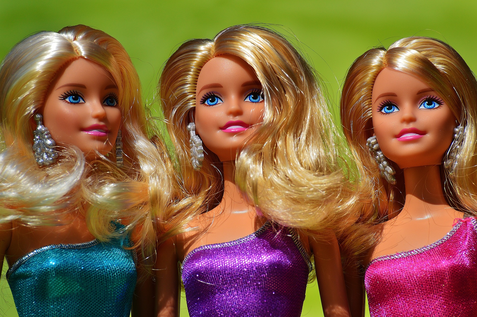 Mattel musste sich oft und immer wieder den Vorwürfen stellen, mit seinen Puppen Klischees zu bedienen und ein falsches Frauenbild zu fördern. Bild: Alexa auf Pixabay.de