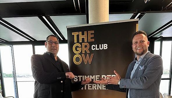 Falk S. Al-Omary (links) und Klaus Buschmeier geben das Startsignal für THE GROW in Rostock