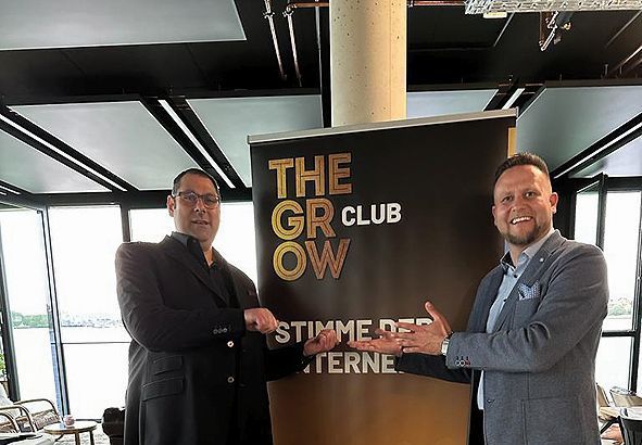 Falk S. Al-Omary (links) und Klaus Buschmeier geben das Startsignal für THE GROW in Rostock