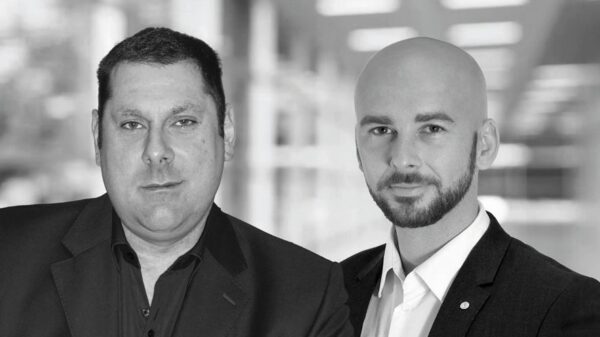 Falk S. Al-Omary (links) und Dominik Pühringer (dbrains) schließen österreichisch-deutsche Kooperation