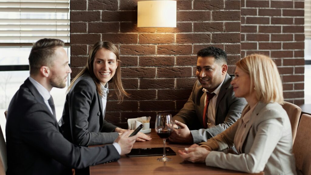 Probleme mit Kollegen beim Chef ansprechen businesson.de