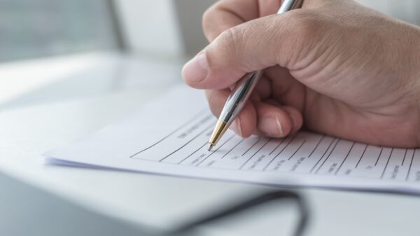 Schriftlich ausgefüllter Antrag zur Abmeldung eines Gewerbes.